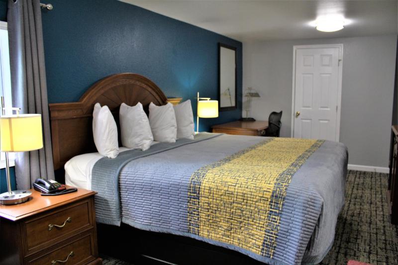 King Room image 3