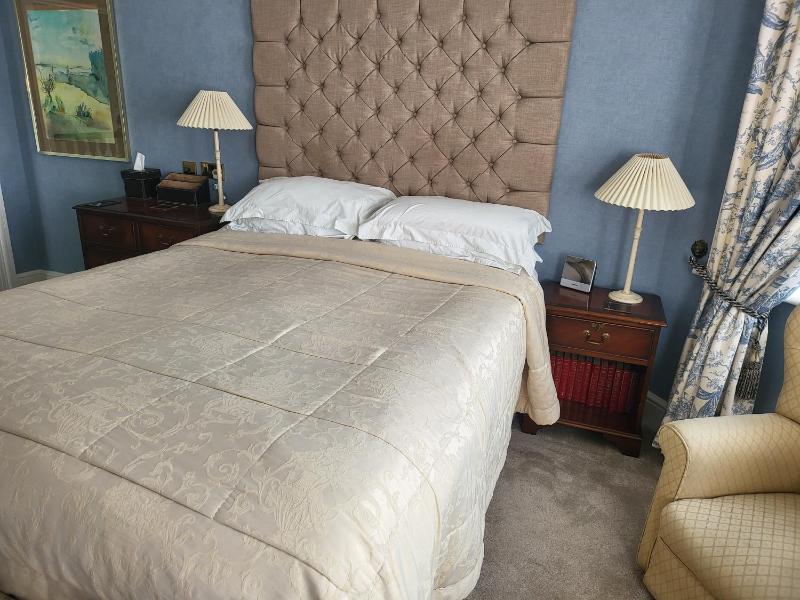 Queen Room image 1