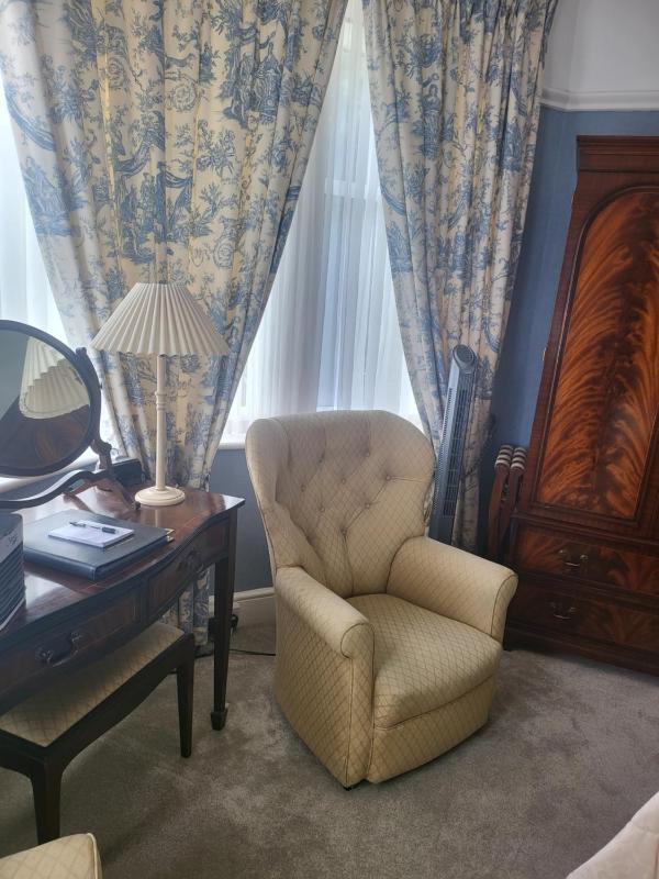 Queen Room image 4