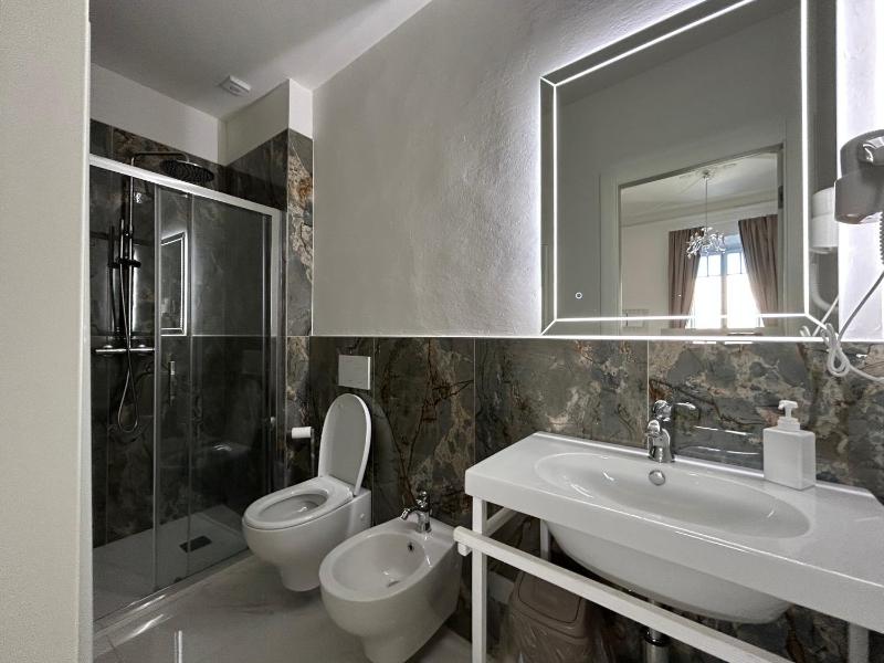 Suite with Spa Bath image 3