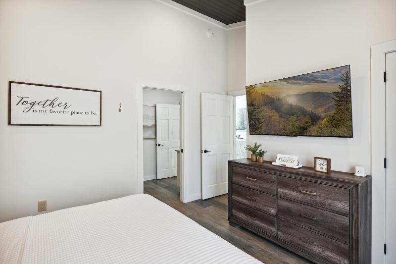 Sunset Chalet cabin - image 21