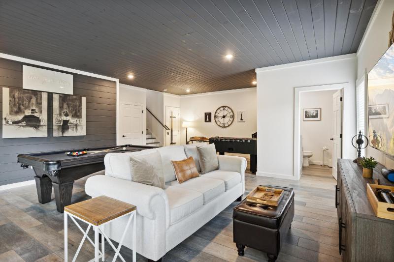 Sunset Chalet cabin - image 9