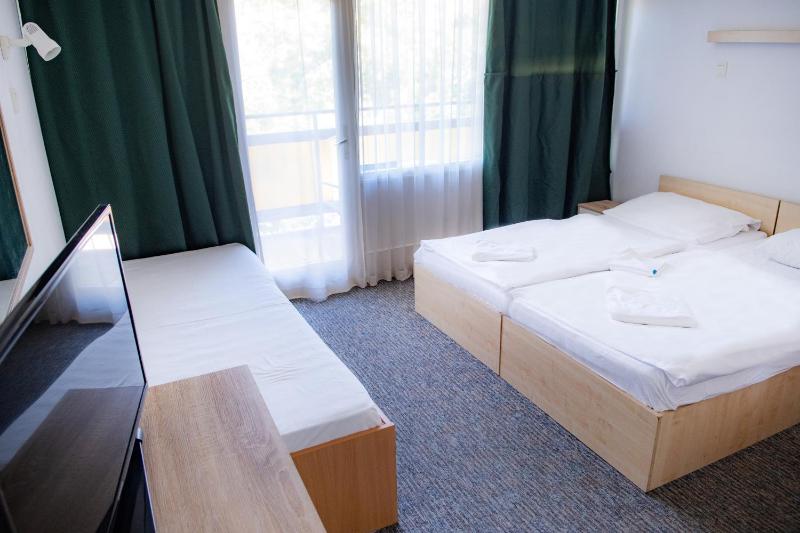 Triple Room with Balcony image 2