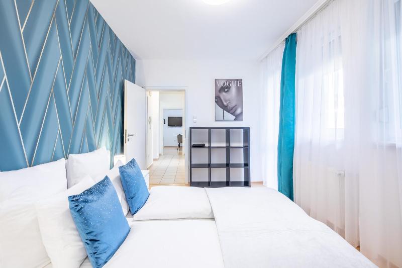 Two bedrooms apartment with free garage in the downtown - image 7