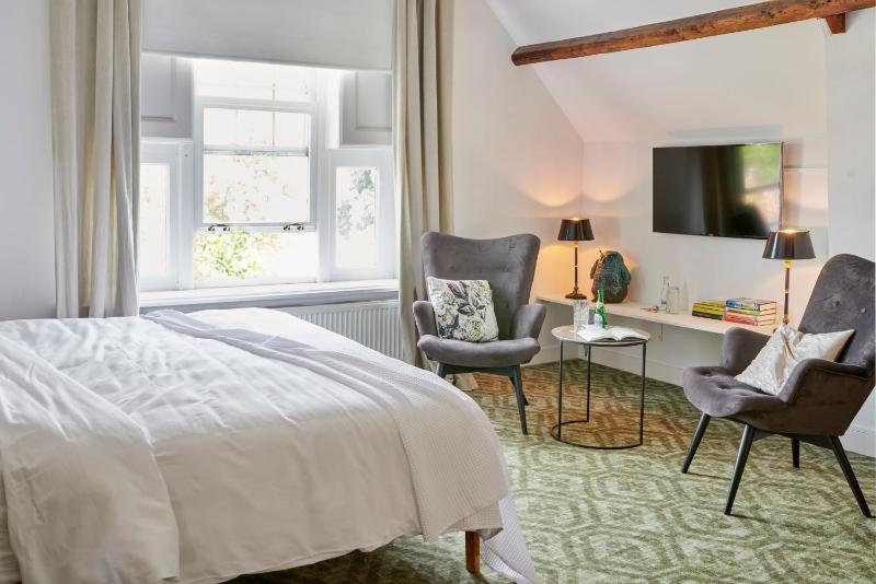 Deluxe Double Room with Bath image 1