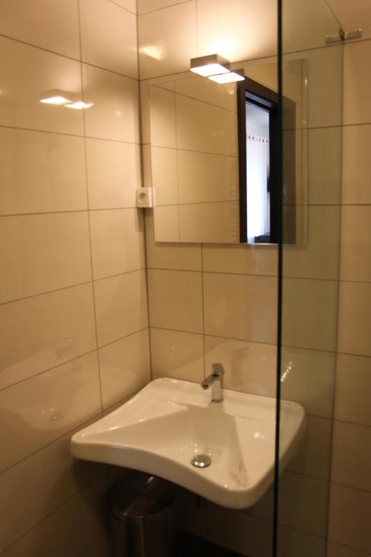 Standard Quadruple Room image 3