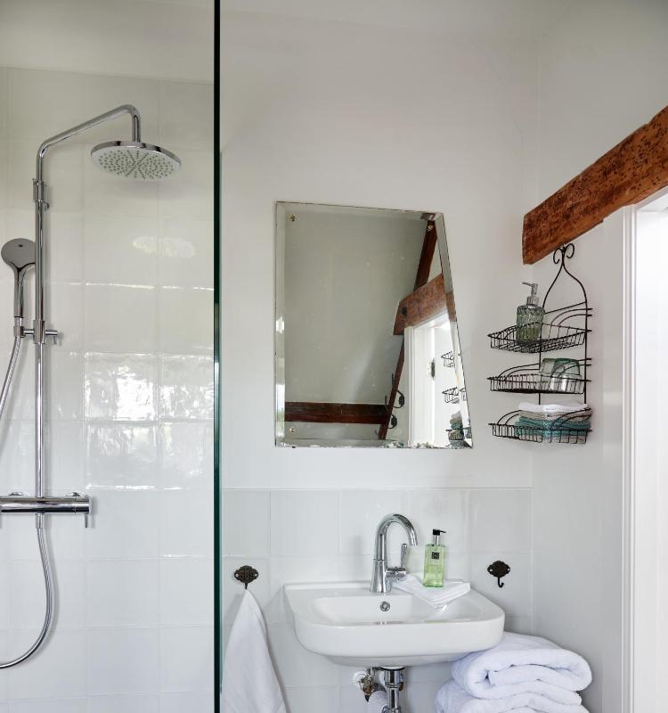 Deluxe Double Room with Shower image 2