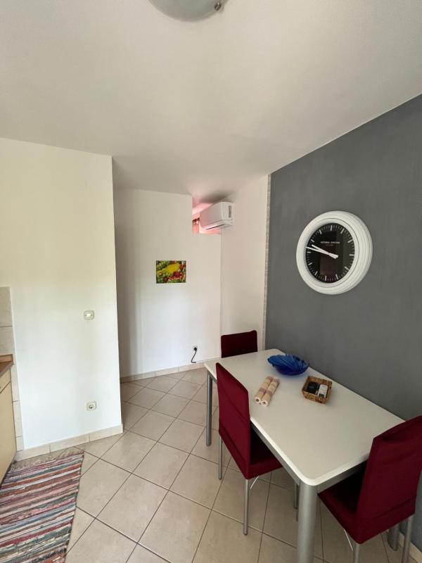One-Bedroom Apartment image 2