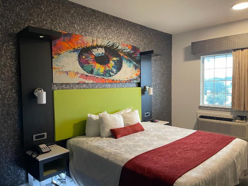King Room image 4