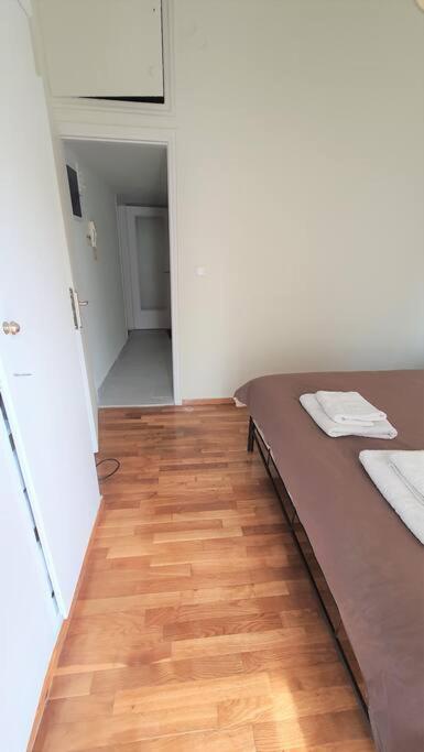 One-Bedroom Apartment image 4