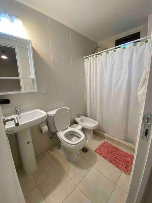Moderno y nuevo apartamento con cochera en el centro - image 12