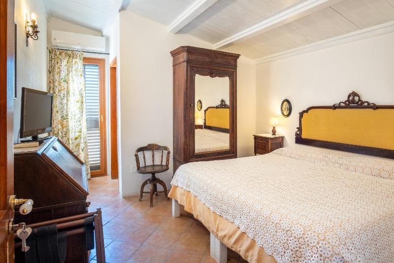 Standard Double Room image 4