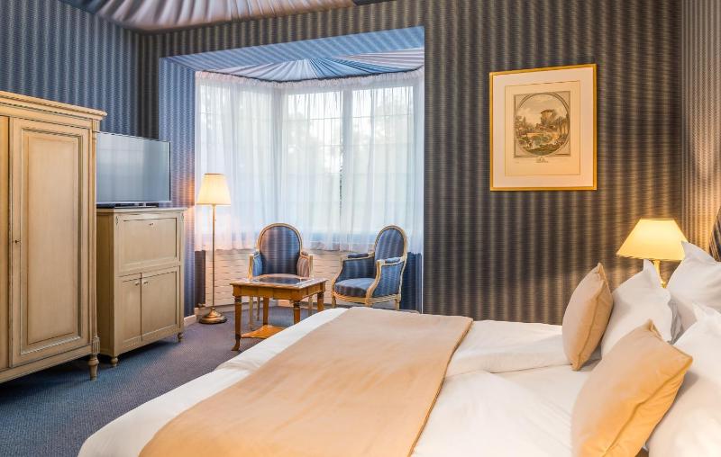 Deluxe Double Room image 4
