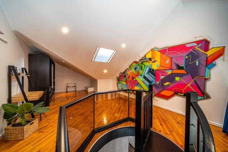 Splash Graffiti - Creative Street-Art Loft in CBD - image 15