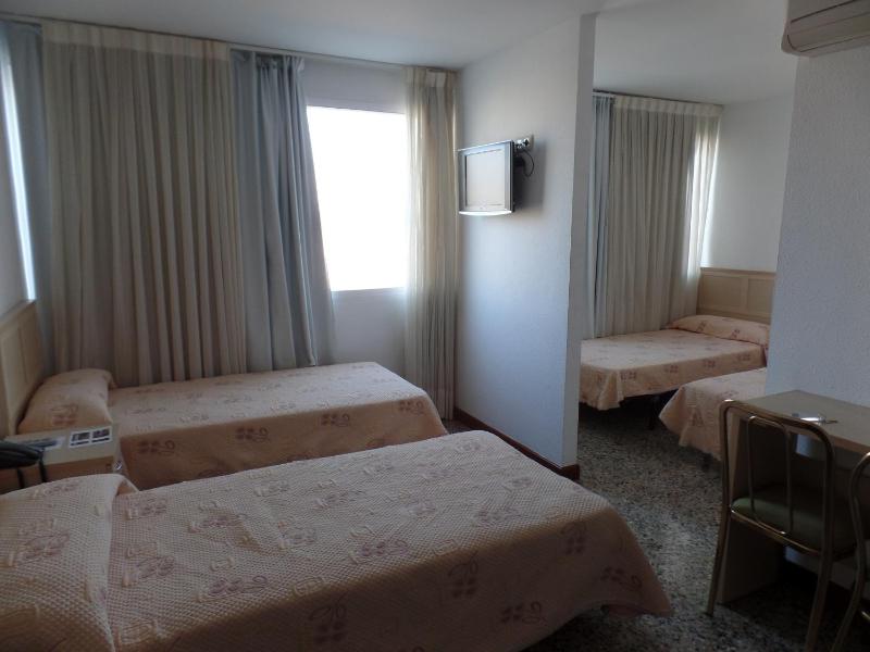 Quadruple Room image 2