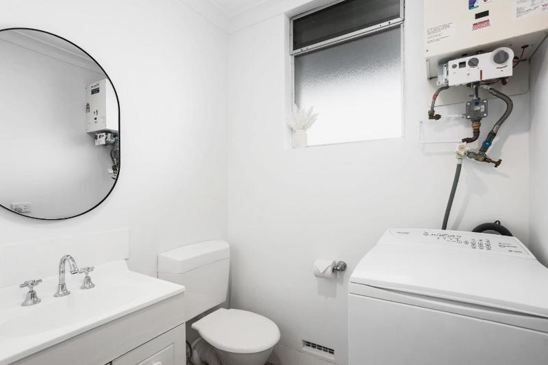 Malibu Apartments - Perth - image 5