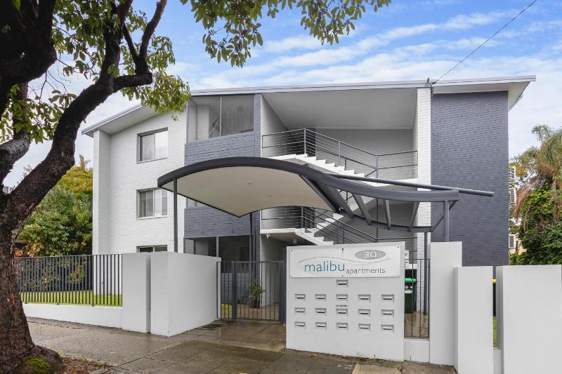 Malibu Apartments - Perth - image 1