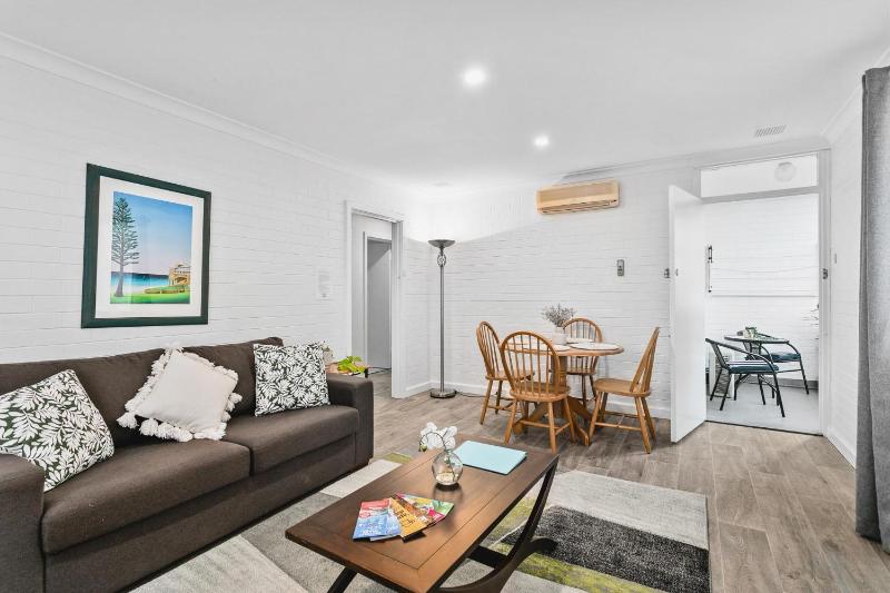 Malibu Apartments - Perth - image 9