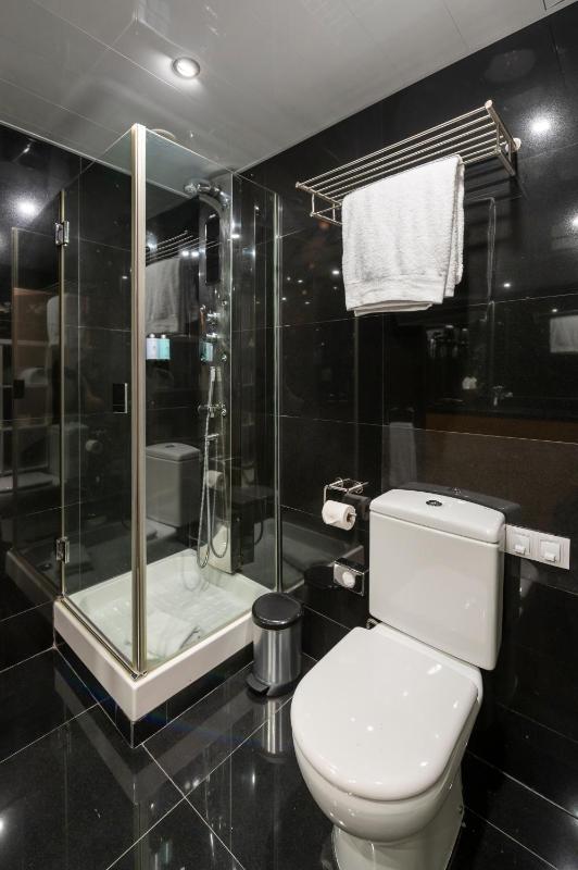 Studio Apartment image 3