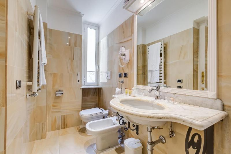 Junior Suite (2 Adults) image 2