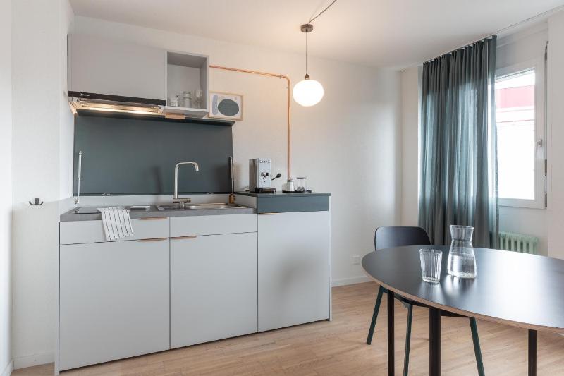 Standard Twin Room image 3