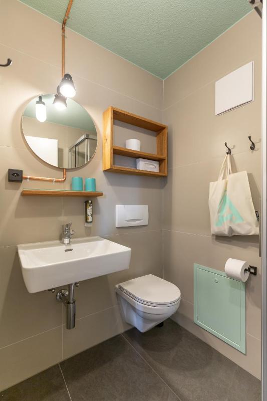 Single Room with Shower image 1