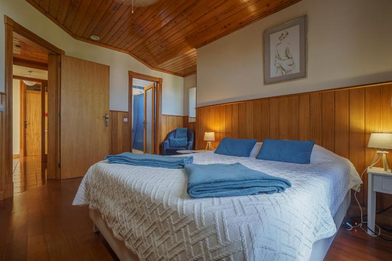 Double or Twin Room with Private Bathroom image 3