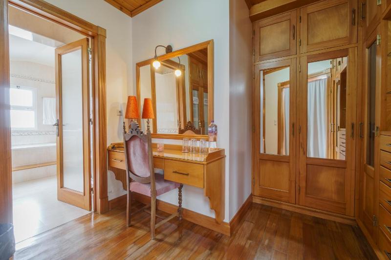 Triple Room with Private Bathroom image 4