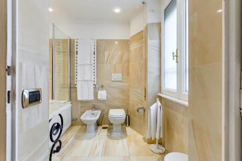 Superior Triple Room image 2