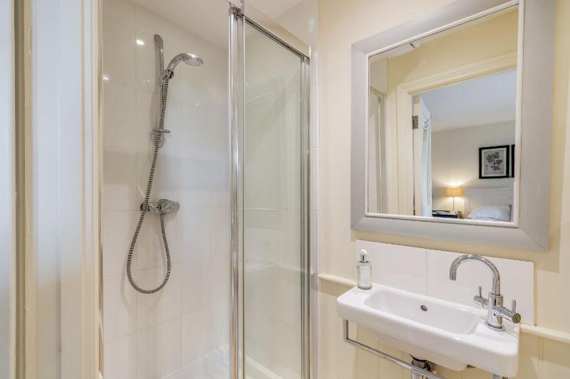 Double Room with Private Bathroom image 2