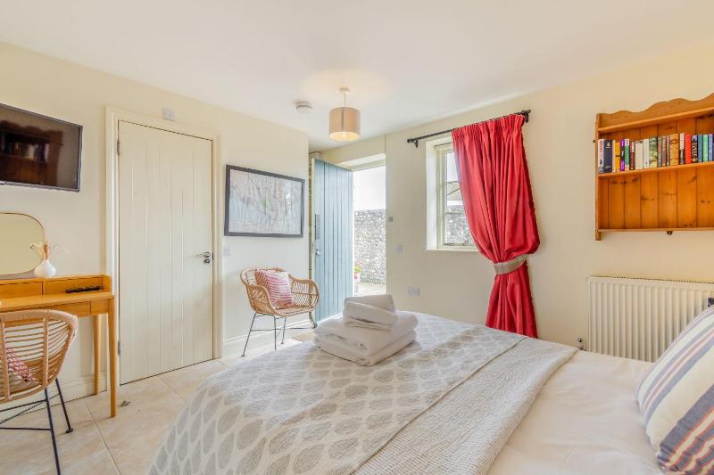 Double Room with Private Bathroom image 4