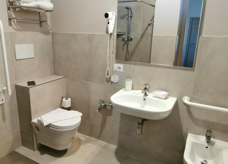 Double Room - Disability Access image 3