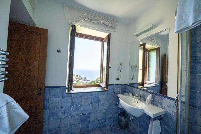 Studio with Sea View image 2