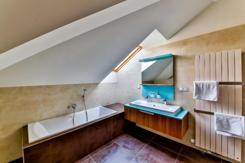 Deluxe Double Room with Bath image 2