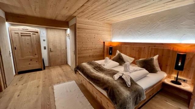 Large Double Room image 4