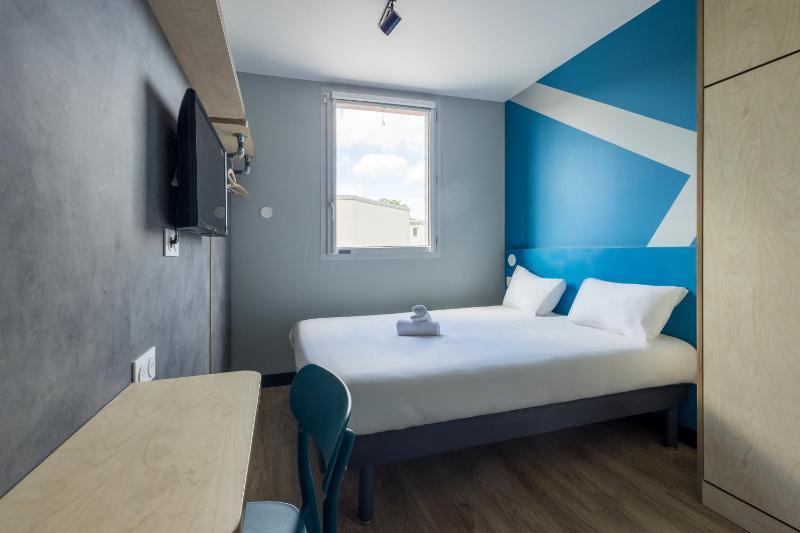 Room with One Queen Bed and One Bunk Bed image 3