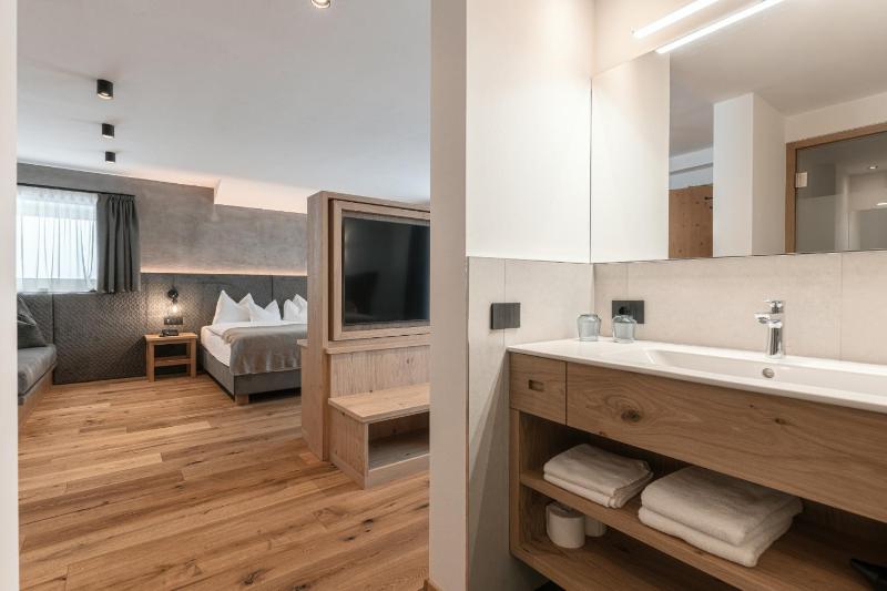 Junior Suite image 2