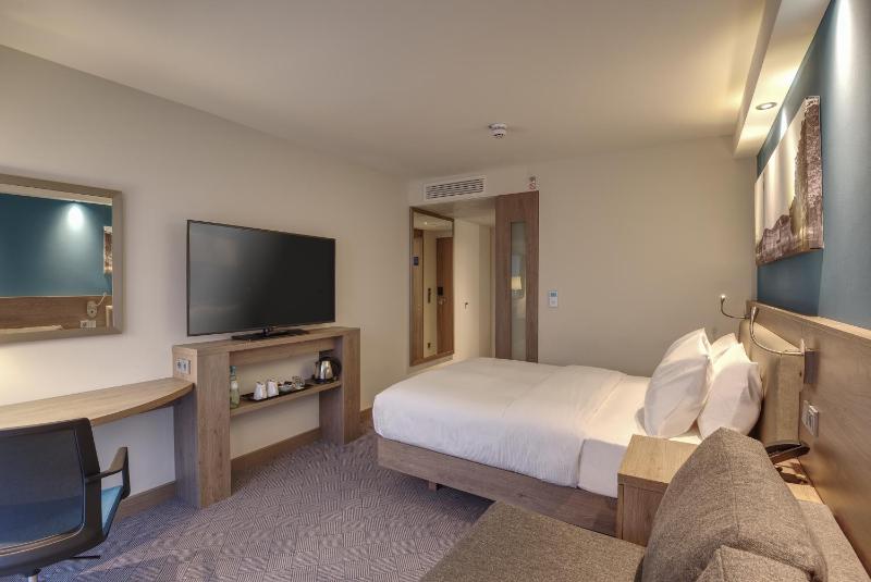 Queen Room with Sofa Bed image 2