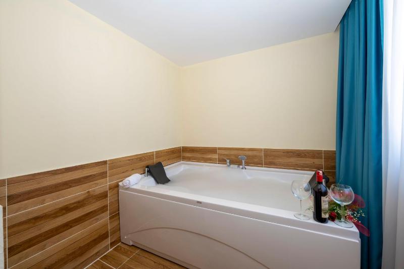 DIAMOND luxury Hotel - image 8