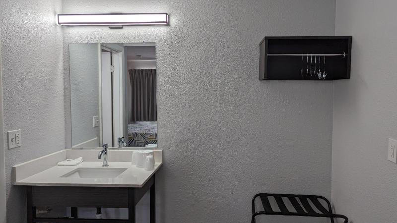 Double Room - Disability Access - Roll In Shower image 3