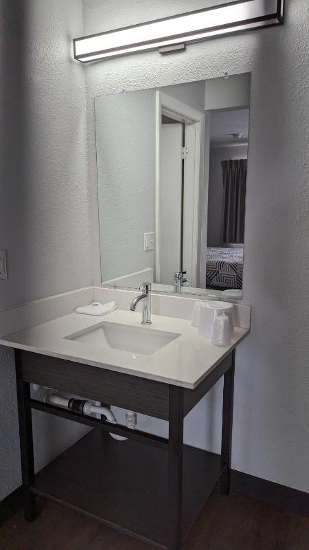 Double Room - Disability Access - Roll In Shower image 4