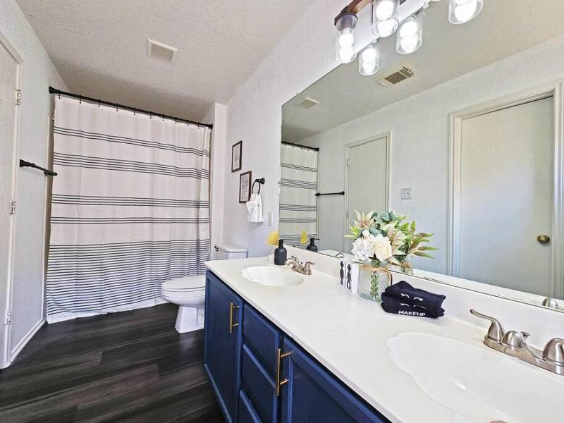 4 BDR home near Lackland AFB/SeaWorld/Pool Table - image 41