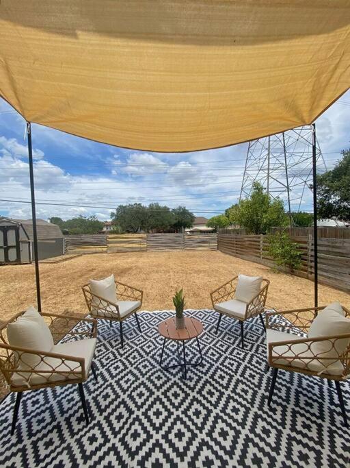 4 BDR home near Lackland AFB/SeaWorld/Pool Table - image 2