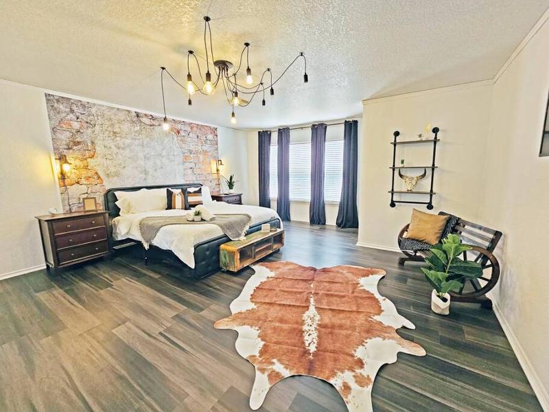 4 BDR home near Lackland AFB/SeaWorld/Pool Table - image 7