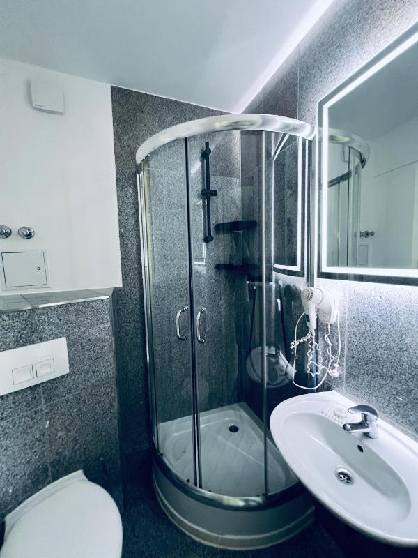 Studio Apartment (2 Adults) image 2