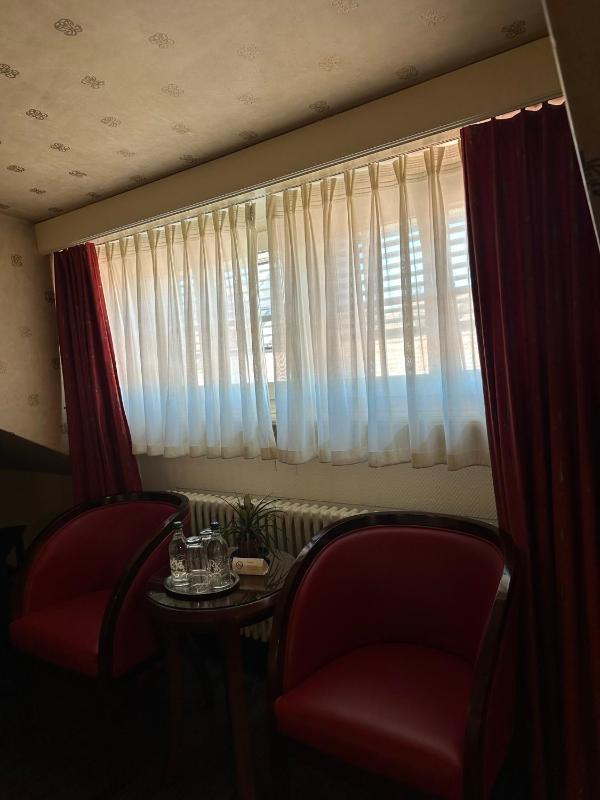 Standard Queen Room image 2