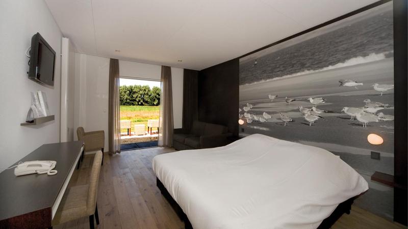 Deluxe Double Room with Terrace image 2