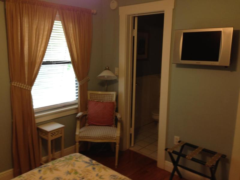 Allamanda Room image 2