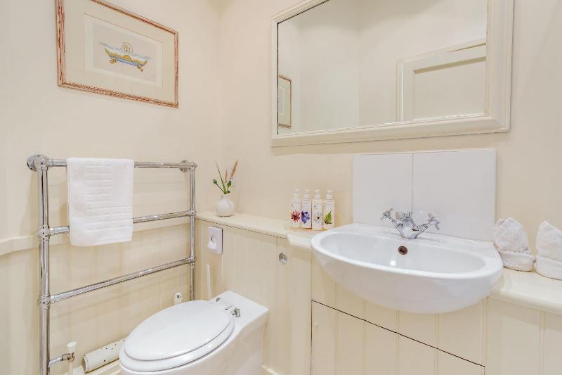 Double Room with Private Bathroom image 2