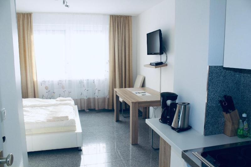 Standard Apartment double bed image 4